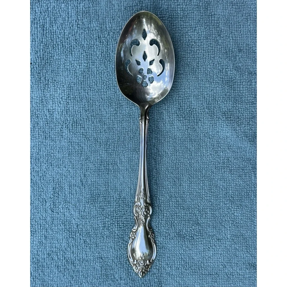 Oneida Community Louisiana Pierced Serving Spoon Stainless Flatware 8.5